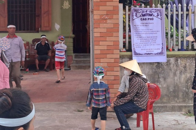 Xót thương hai đứa trẻ mồ côi sau cơn cuồng ghen của người cha - Ảnh 3. Xót thương hai đứa trẻ mồ côi sau cơn cuồng ghen của người cha - Ảnh 3.