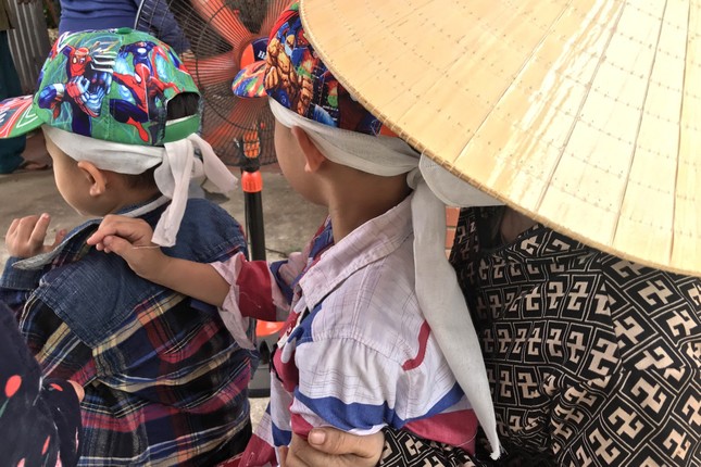 Xót thương hai đứa trẻ mồ côi sau cơn cuồng ghen của người cha - Ảnh 2. Xót thương hai đứa trẻ mồ côi sau cơn cuồng ghen của người cha - Ảnh 2.