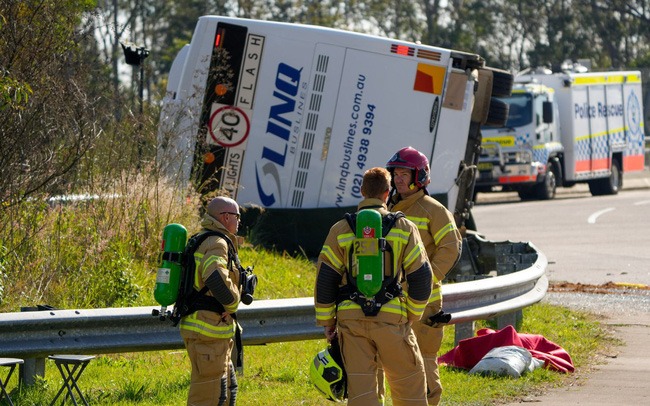 Tai nạn xe bus ở Australia khiến 10 khách dự đám cưới thiệt mạng - Ảnh 1. Tai nạn xe bus ở Australia khiến 10 khách dự đám cưới thiệt mạng - Ảnh 1.