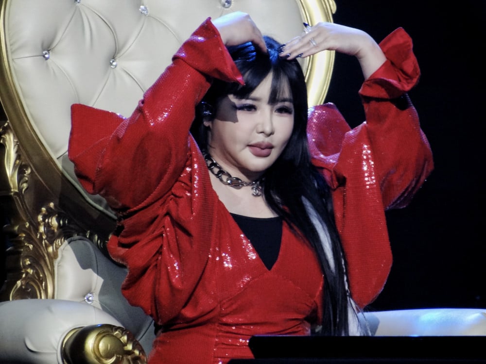 Park Bom (2NE1) tái hiện hit hơn 10 năm đầy cảm xúc, giọng hát vẫn vững phong độ sau biến cố - Ảnh 2.