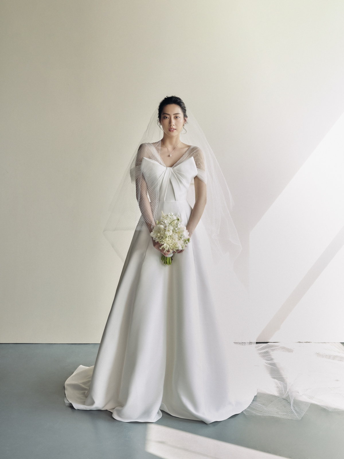 Hoa hậu Lương Thùy Linh làm cô dâu đẹp thanh khiết trong bộ ảnh mới - Ảnh 5.