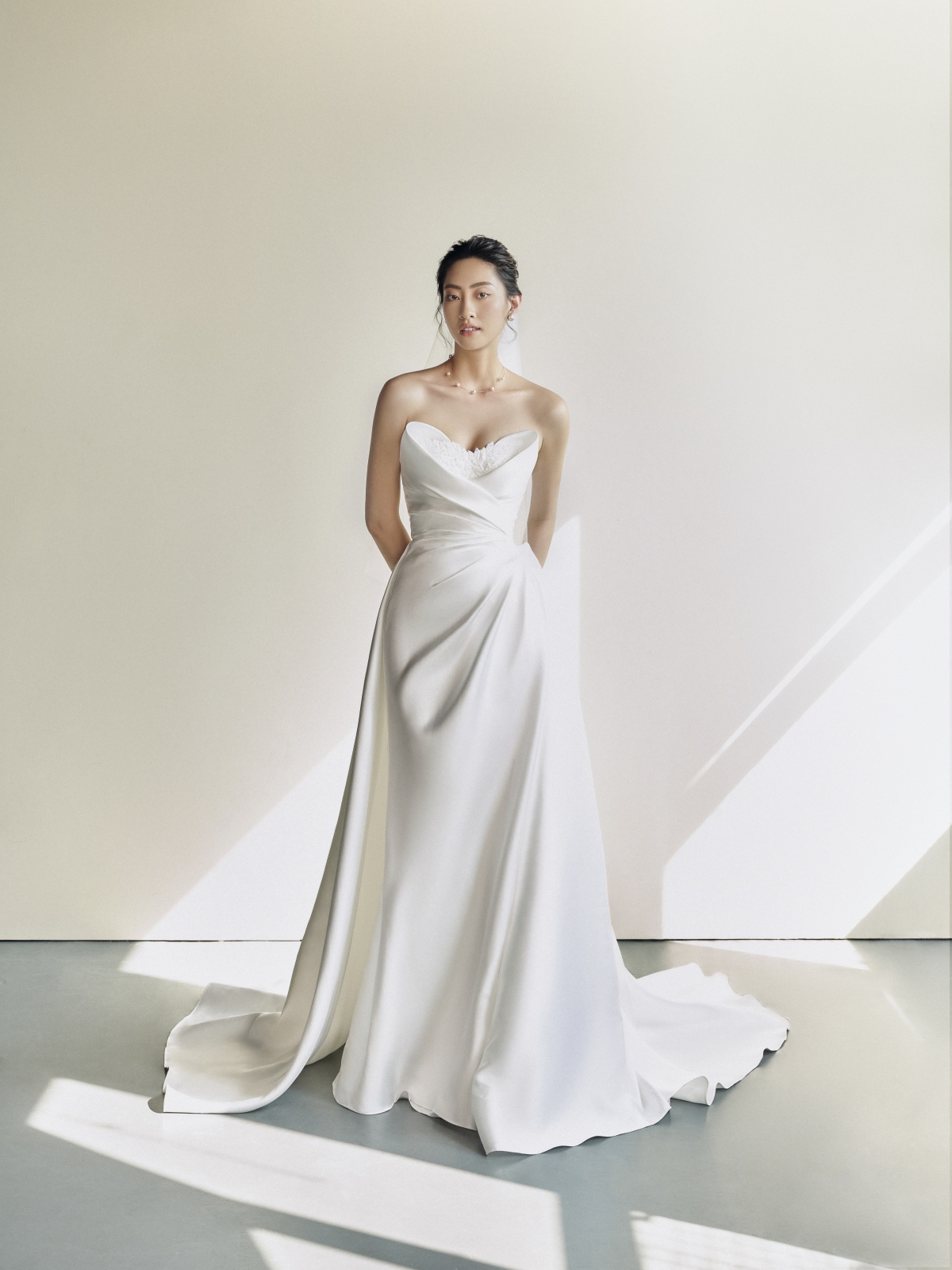 Hoa hậu Lương Thùy Linh làm cô dâu đẹp thanh khiết trong bộ ảnh mới - Ảnh 11.