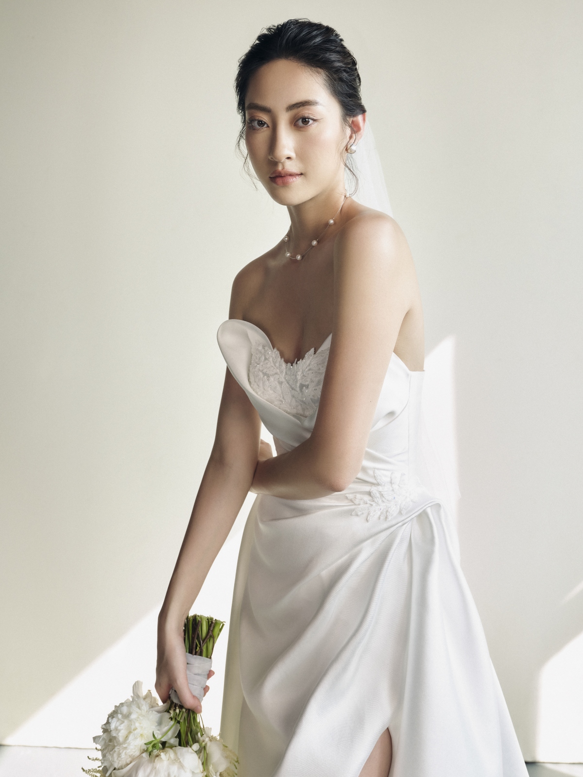 Hoa hậu Lương Thùy Linh làm cô dâu đẹp thanh khiết trong bộ ảnh mới - Ảnh 13.