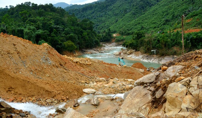 Phát hiện công ty thủy điện lấn chiếm hàng chục nghìn m2 đất tại nhiều xã ở TT-Huế - Ảnh 1.