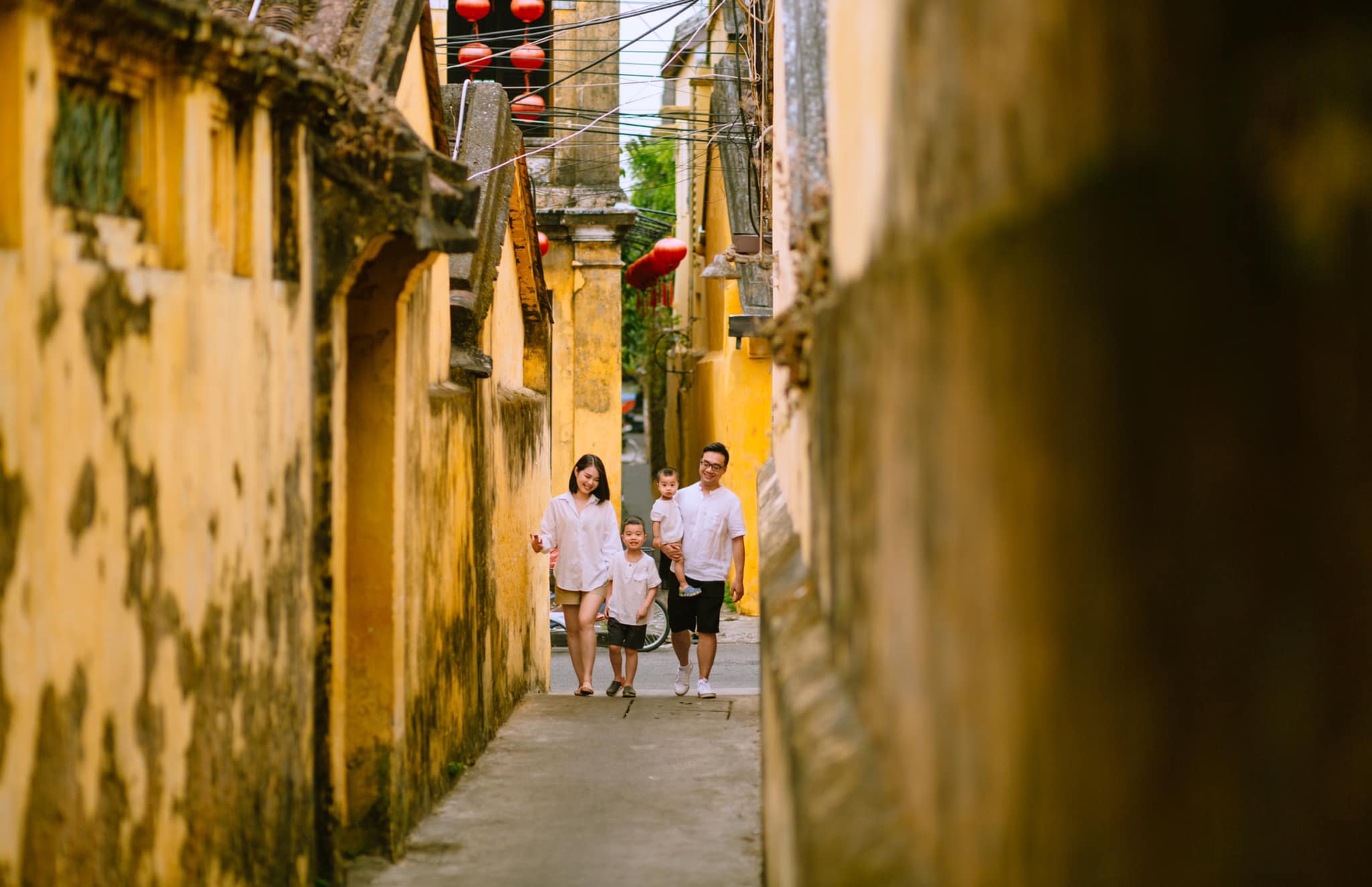 Những thước ảnh đẹp như mơ của gia đình nhỏ trong kỳ nghỉ hè tại Hội An - Ảnh 2. Những thước ảnh đẹp như mơ của gia đình nhỏ trong kỳ nghỉ hè tại Hội An - Ảnh 2.