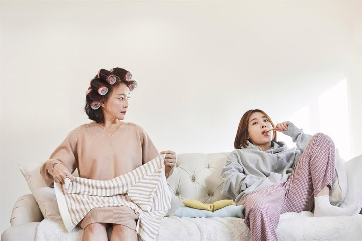 Xu thế ăn bám bố mẹ ở Hàn Quốc: Khi người trẻ học cao, lương tốt nhưng vẫn chẳng mua nổi nhà, chấp nhận vay nợ để sống đời hưởng thụ, đam mê đồ xa xỉ - Ảnh 1. Xu thế ăn bám bố mẹ ở Hàn Quốc: Khi người trẻ học cao, lương tốt nhưng vẫn chẳng mua nổi nhà, chấp nhận vay nợ để sống đời hưởng thụ, đam mê đồ xa xỉ - Ảnh 1.