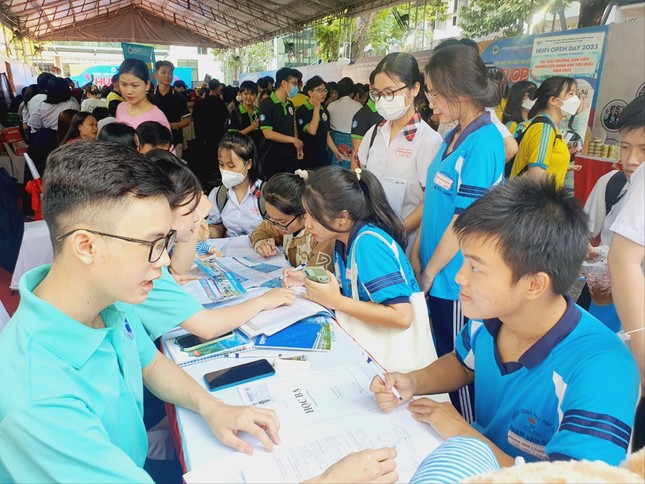 Đăng ký xét tuyển bằng điểm thi đánh giá năng lực giảm: Điểm chuẩn có giảm? - Ảnh 1. Đăng ký xét tuyển bằng điểm thi đánh giá năng lực giảm: Điểm chuẩn có giảm? - Ảnh 1.