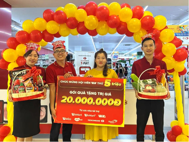 Tưng bừng ưu đãi chào hè, WinMart đón hội viên WIN thứ 5.000.000 - Ảnh 2.