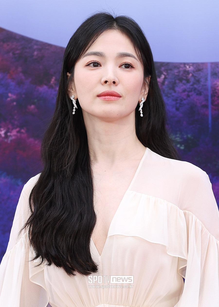 Nhan sắc Song Hye Kyo thuở &quot;làm vợ&quot; Huỳnh Hiểu Minh gây sốt trở lại, ẵm hơn 36 triệu lượt xem vì quá đẹp đôi - Ảnh 1.