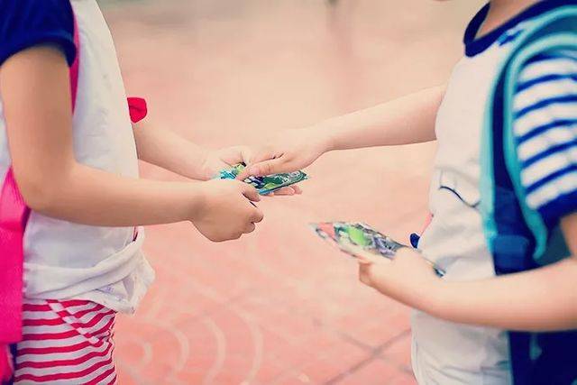 Hành động này của trẻ thường bị gán nhãn "ích kỷ", nếu cha mẹ khéo dạy thì tương lai trẻ rất triển vọng - Ảnh 1. Hành động này của trẻ thường bị gán nhãn "ích kỷ", nếu cha mẹ khéo dạy thì tương lai trẻ rất triển vọng - Ảnh 1.