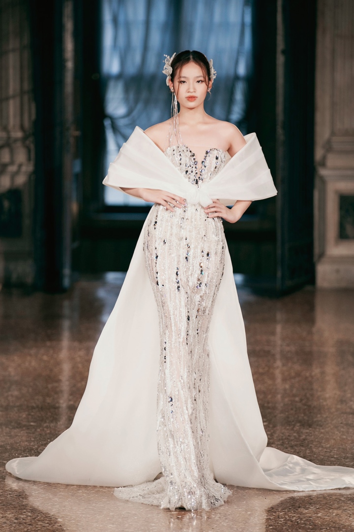 Mẫu nhí 14 tuổi Bảo Hà trình diễn cùng H’Hen Niê, Tiểu Vy trong show thời trang - Ảnh 3. Mẫu nhí 14 tuổi Bảo Hà trình diễn cùng H’Hen Niê, Tiểu Vy trong show thời trang - Ảnh 3.