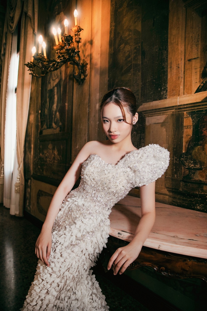 Mẫu nhí 14 tuổi Bảo Hà trình diễn cùng H’Hen Niê, Tiểu Vy trong show thời trang - Ảnh 7. Mẫu nhí 14 tuổi Bảo Hà trình diễn cùng H’Hen Niê, Tiểu Vy trong show thời trang - Ảnh 7.