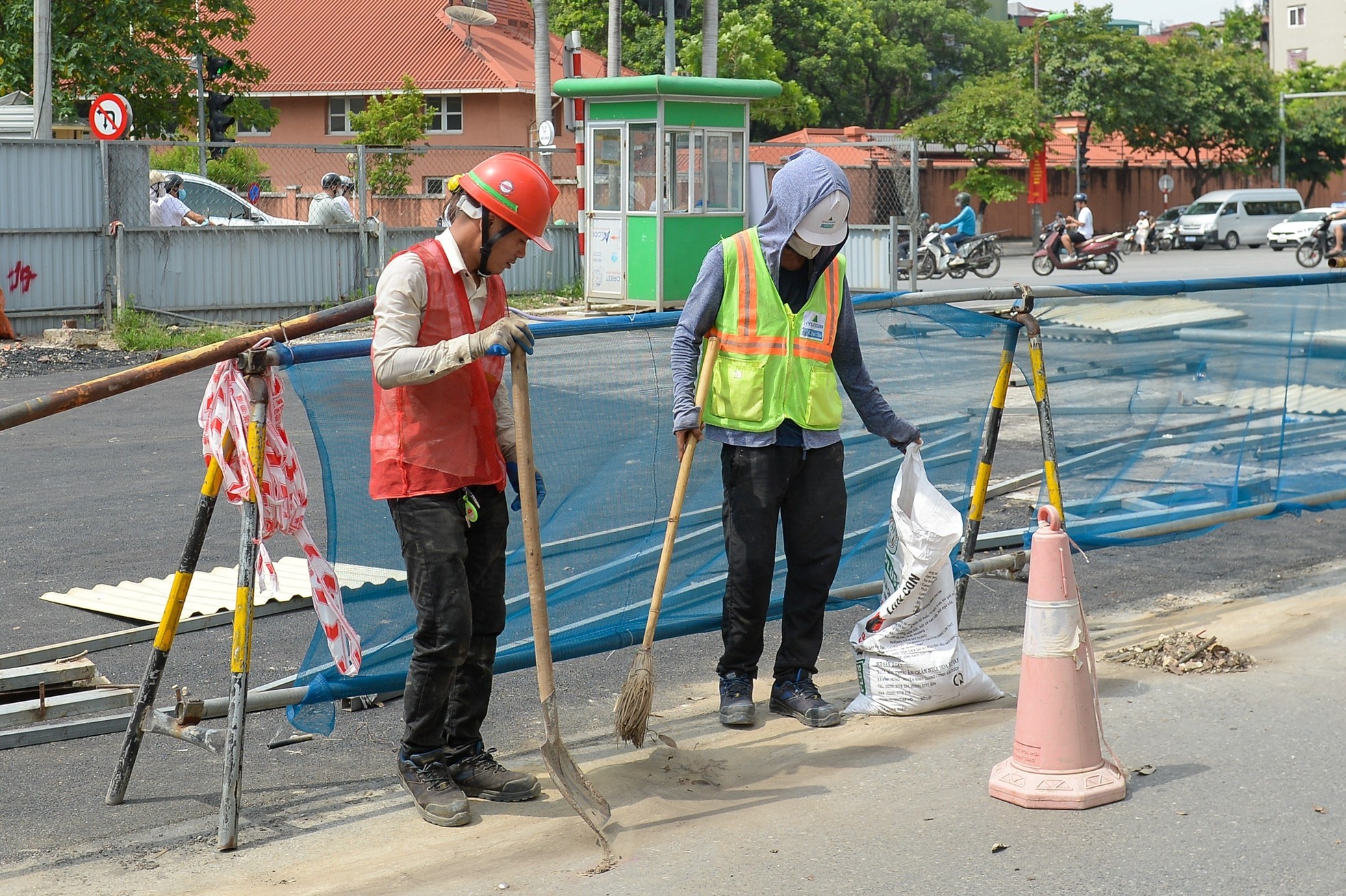 Tháo rào trên đường Kim Mã sau gần 3 năm thi công ga ngầm đường sắt Nhổn - ga Hà Nội - Ảnh 4.