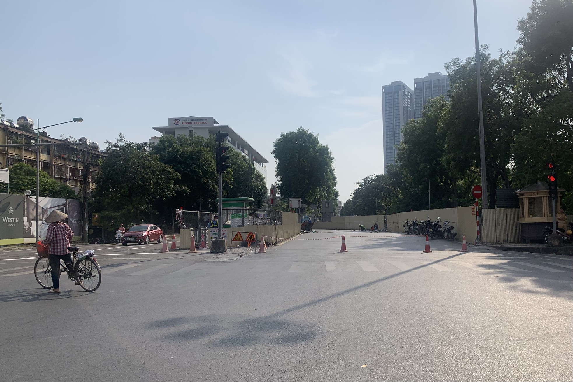 Tháo rào trên đường Kim Mã sau gần 3 năm thi công ga ngầm đường sắt Nhổn - ga Hà Nội - Ảnh 10.