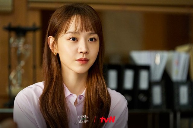 Chàng hậu Shin Hye Sun ghi điểm mặc đẹp trong phim mới, dự là sẽ trở thành nữ hoàng công sở màn ảnh Hàn đợt này - Ảnh 1.