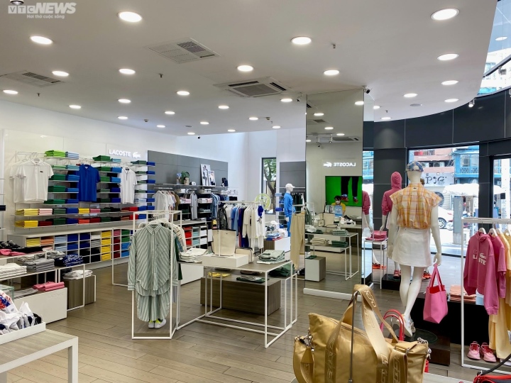 Thương hiệu Lacoste: Giá áo niêm yết một đằng, bán một nẻo - Ảnh 2. Thương hiệu Lacoste: Giá áo niêm yết một đằng, bán một nẻo - Ảnh 2.