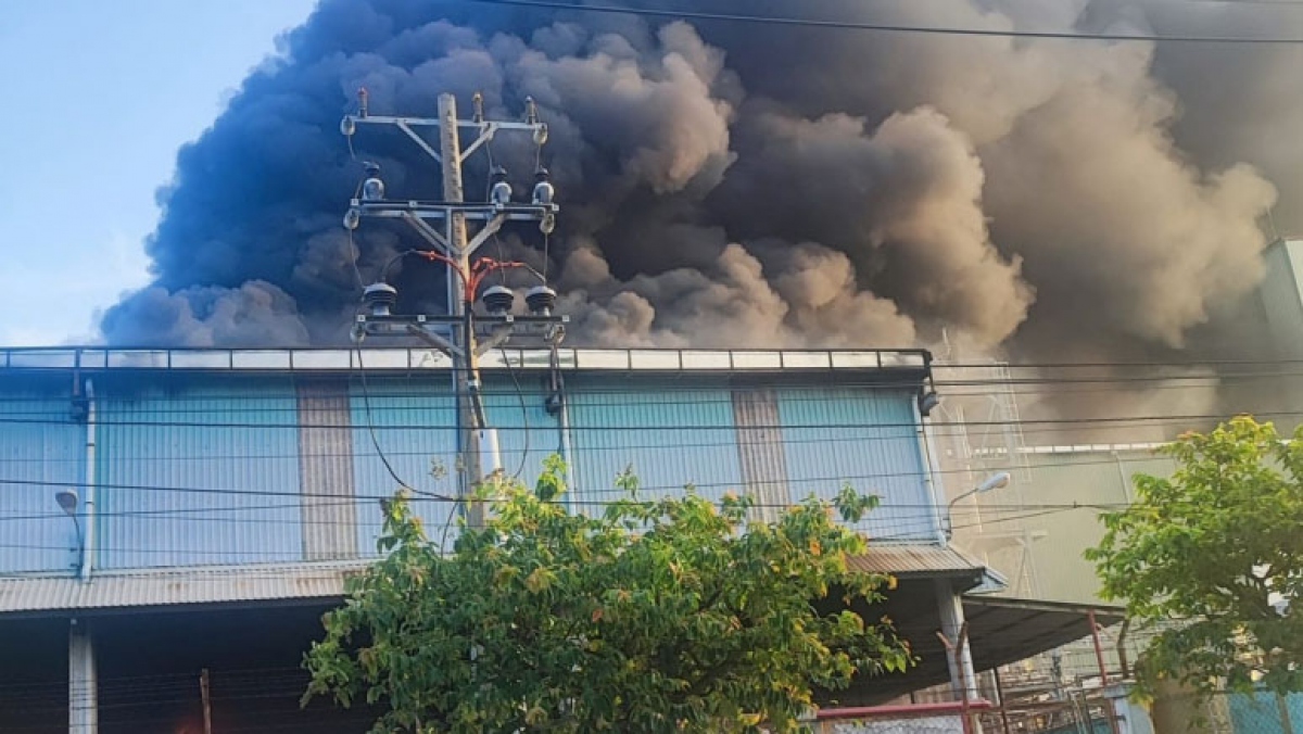 Cháy gần 1.000 m2 nhà xưởng tại Khu công nghiệp Nhơn Trạch 2 - Ảnh 1.