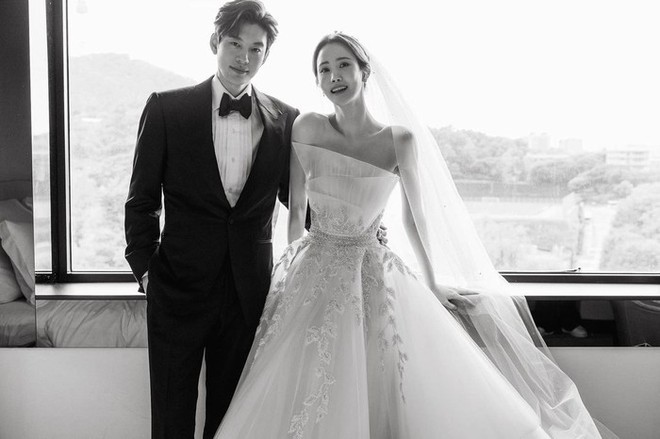 Se7en bất ngờ quỳ gối “cầu hôn” mẹ Lee Da Hae, nói gì khiến bà rơi nước mắt? - Ảnh 3. Se7en bất ngờ quỳ gối “cầu hôn” mẹ Lee Da Hae, nói gì khiến bà rơi nước mắt? - Ảnh 3.