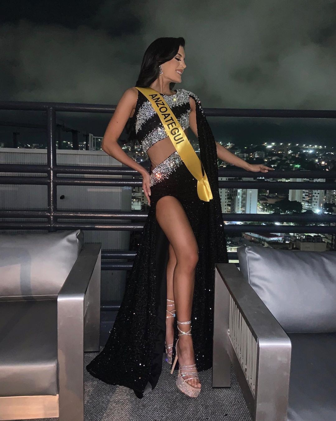 Hoa hậu Hòa bình Venezuela mặc áo dài - Ảnh 17.