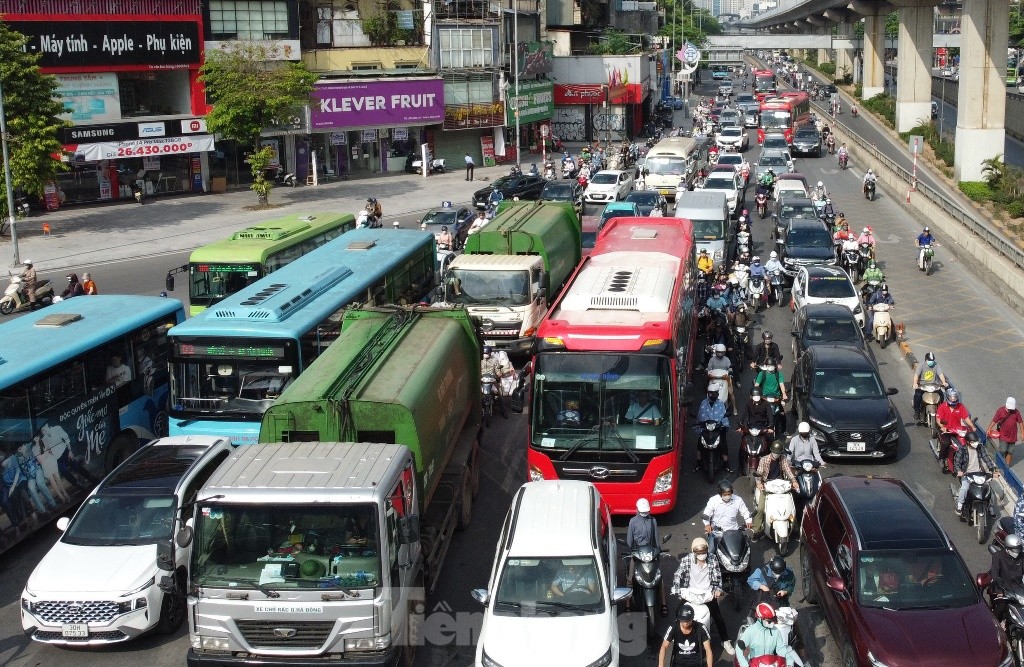 Rào đường thử nghiệm 5 ngày tại 8 'lô cốt' thi công trên đường Nguyễn Trãi - Ảnh 5.