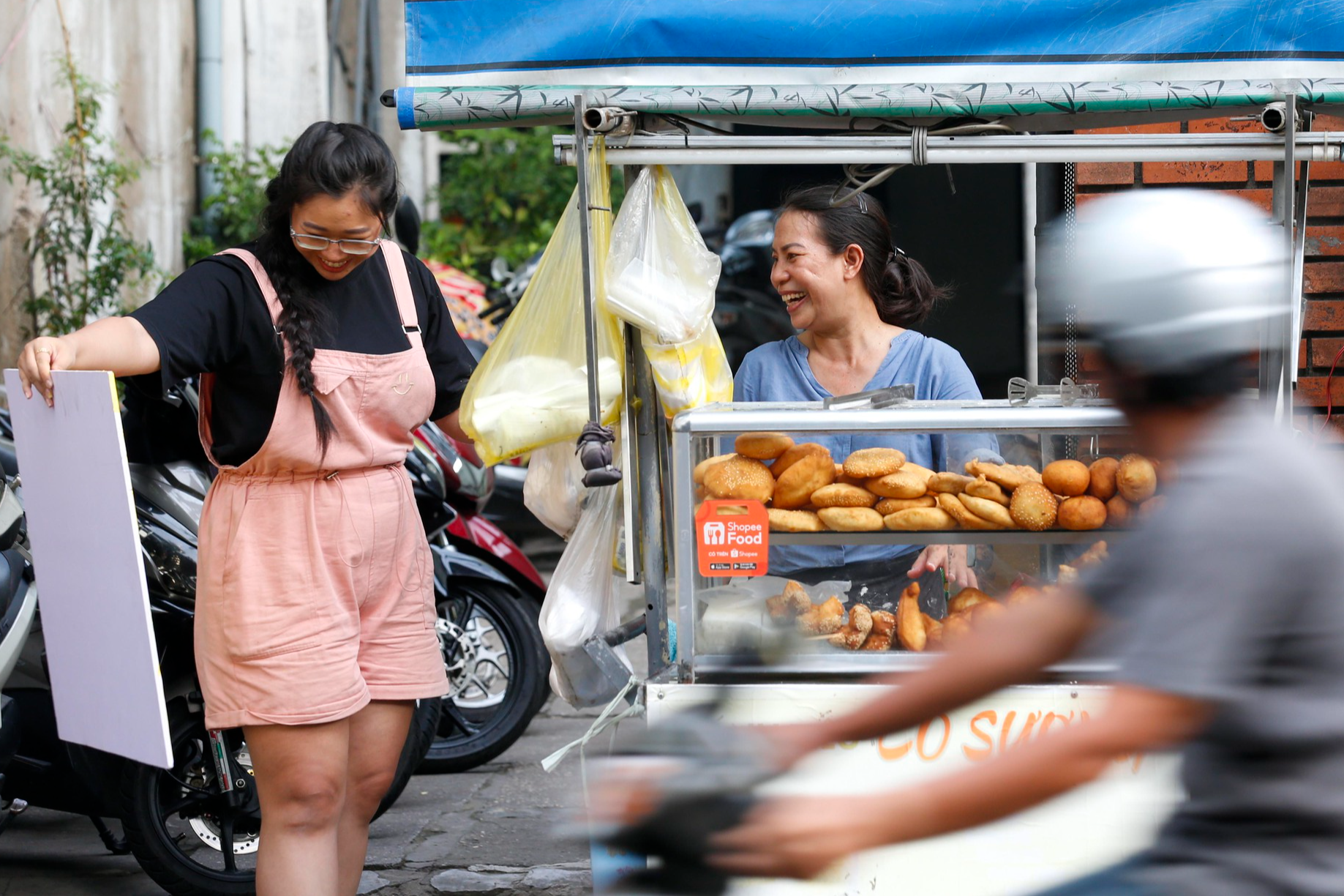 Hành trình vẽ hạnh phúc cho những gánh hàng rong - Ảnh 6.