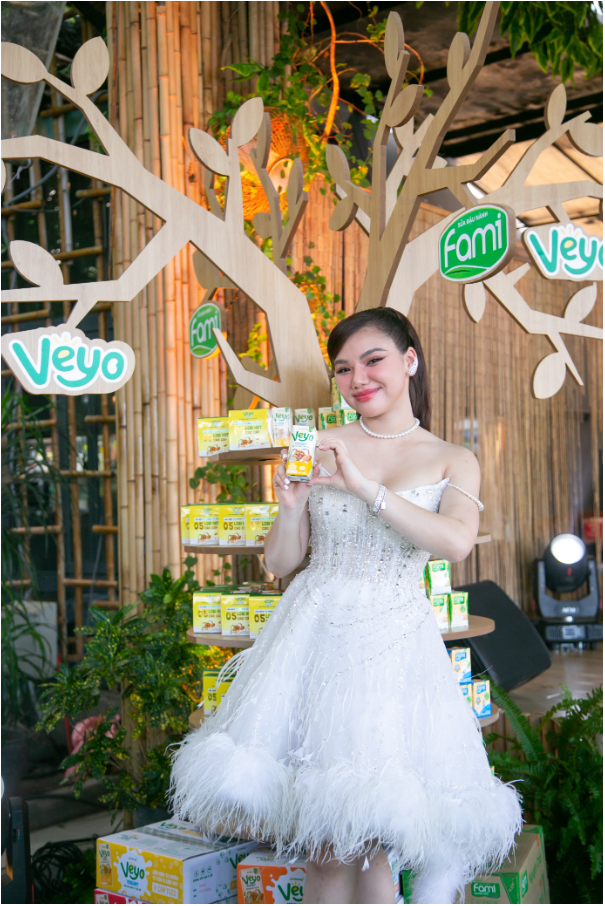 VEYO Yogurt và Fami tài trợ show thực tế La Cà Hát Ca - Ảnh 2.