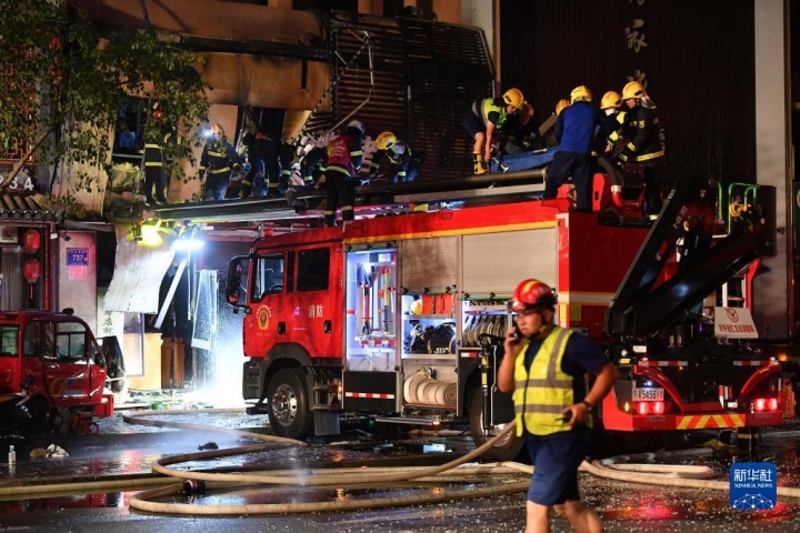 Hiện trường vụ nổ nhà hàng xiên nướng làm 31 người chết ở Trung Quốc - Ảnh 4.