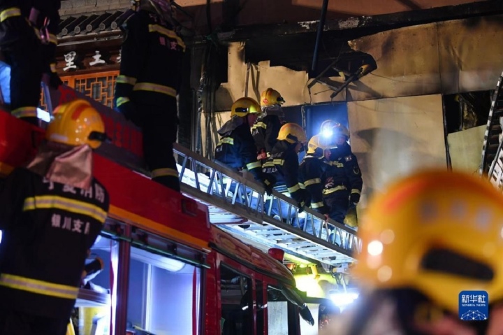 Hiện trường vụ nổ nhà hàng xiên nướng làm 31 người chết ở Trung Quốc - Ảnh 5.