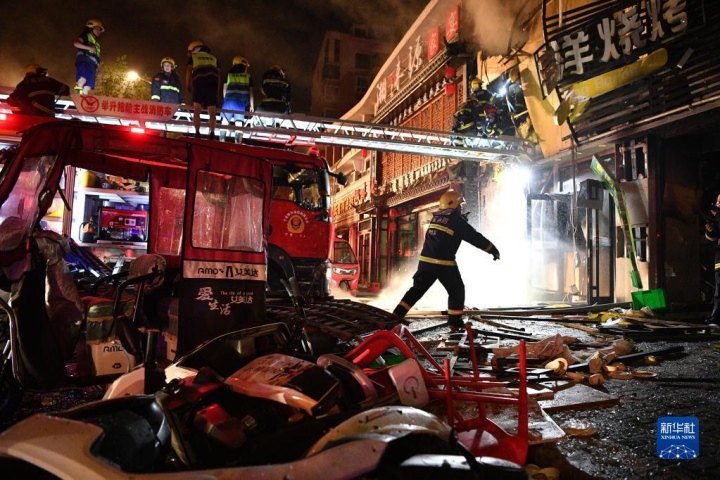 Hiện trường vụ nổ nhà hàng xiên nướng làm 31 người chết ở Trung Quốc - Ảnh 9.