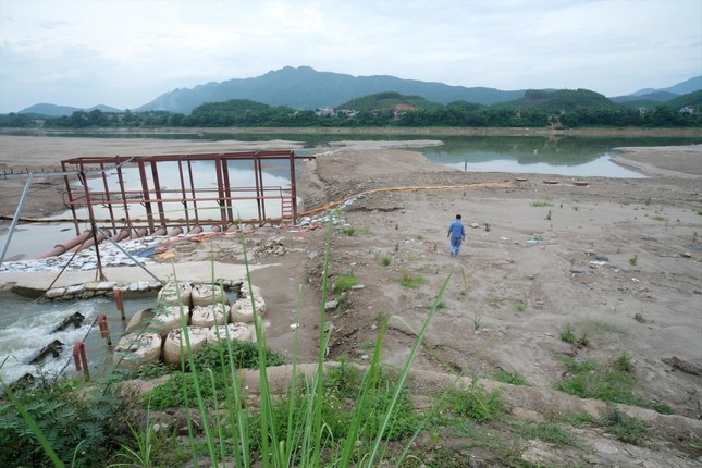 Một số khu vực tại Hà Nội vẫn phải cấp, cắt nước luân phiên - Ảnh 1.