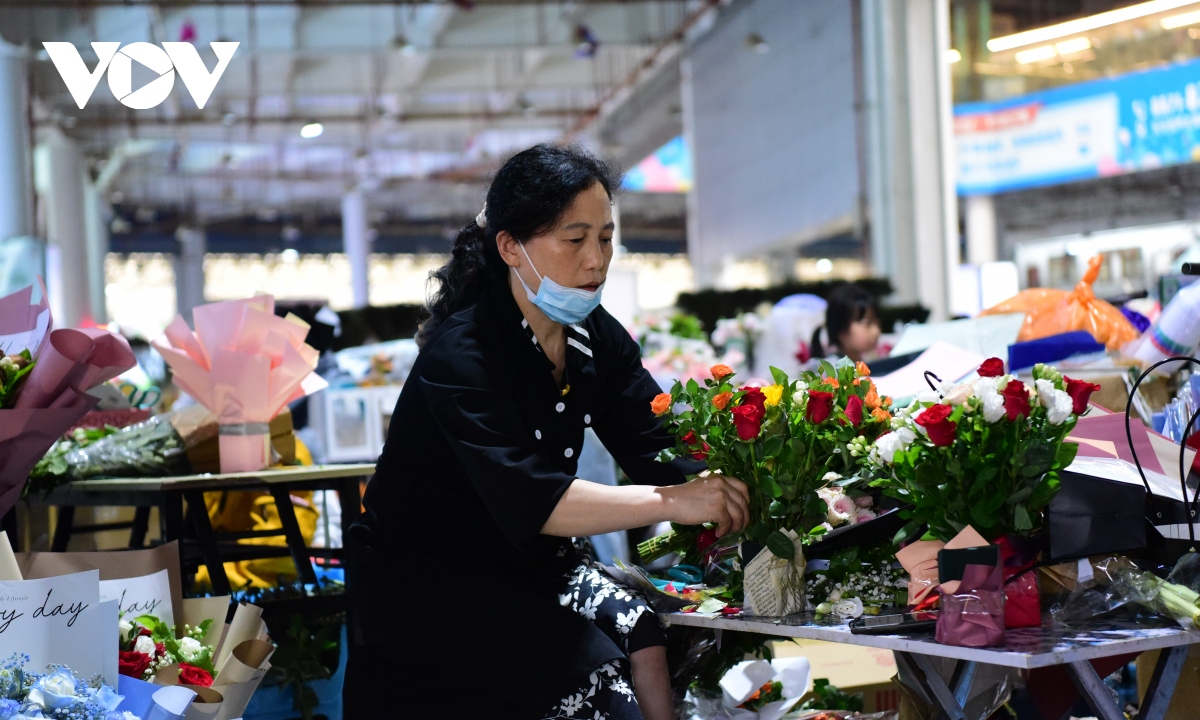 Bên trong chợ hoa lớn nhất châu Á - nơi 1 bó hoa có giá chỉ bằng 1 bông hoa - Ảnh 16.