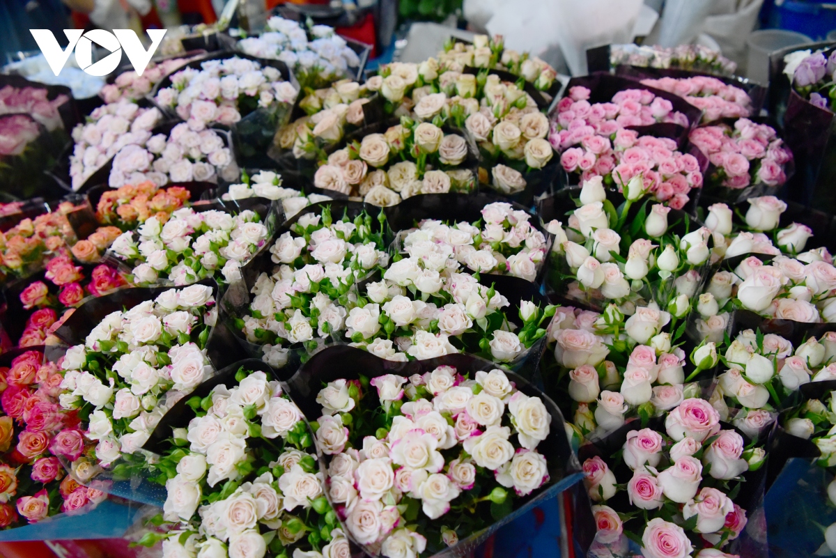 Bên trong chợ hoa lớn nhất châu Á - nơi 1 bó hoa có giá chỉ bằng 1 bông hoa - Ảnh 4.