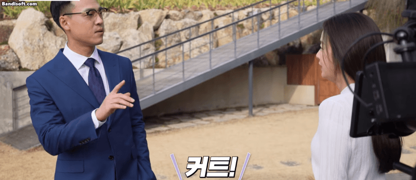 Kim Tae Hee cười rạng rỡ ở hậu trường phim mới - Ảnh 4.