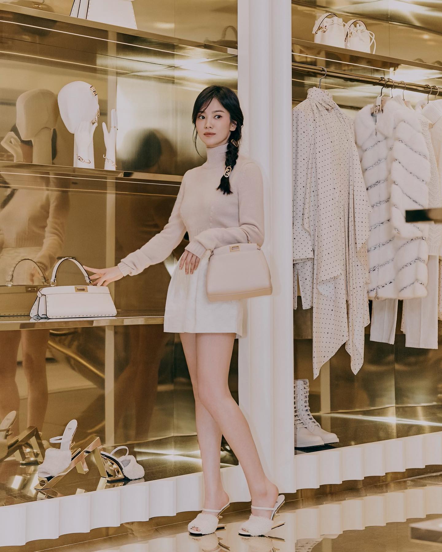 Học Song Hye Kyo cách mặc quần short sang trọng - Ảnh 3.
