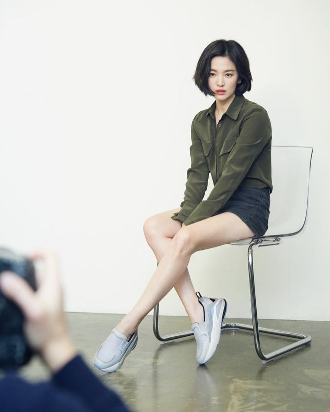 Học Song Hye Kyo cách mặc quần short sang trọng - Ảnh 2.