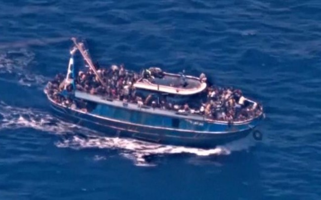 Thảm họa chìm tàu di cư ở Hy Lạp: Ít nhất 350 người Pakistan đã ở trên tàu - Ảnh 1.