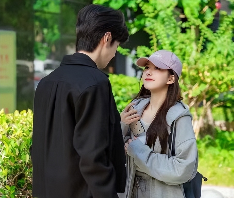 Khán giả đòi gỡ gấp phim của Triệu Lộ Tư vì xây dựng nam chính quá sai trái - Ảnh 2. Khán giả đòi gỡ gấp phim của Triệu Lộ Tư vì xây dựng nam chính quá sai trái - Ảnh 2.