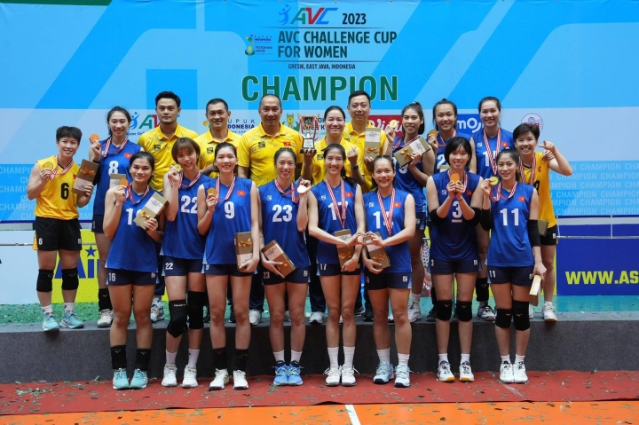 Tuyển bóng chuyền nữ Việt Nam vô địch AVC Challenge Cup 2023 - Ảnh 2.