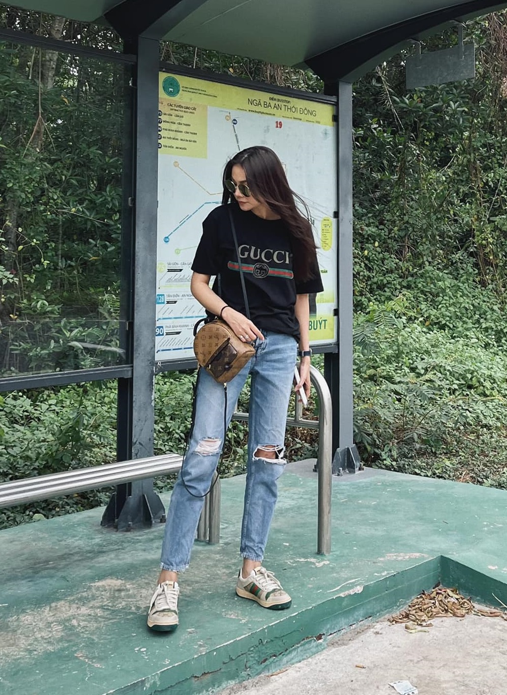 Mặc quần jeans ống đứng trẻ trung và tôn dáng như mỹ nhân Việt - Ảnh 2.