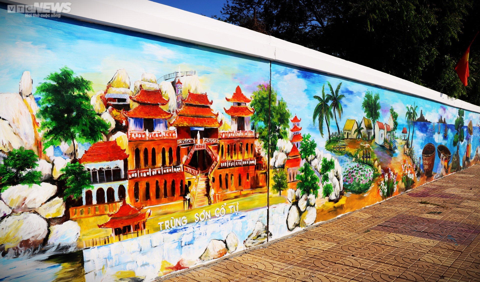 Chiêm ngưỡng bức tường tranh bích họa ven biển Ninh Thuận xác lập kỷ lục Việt Nam - Ảnh 4.