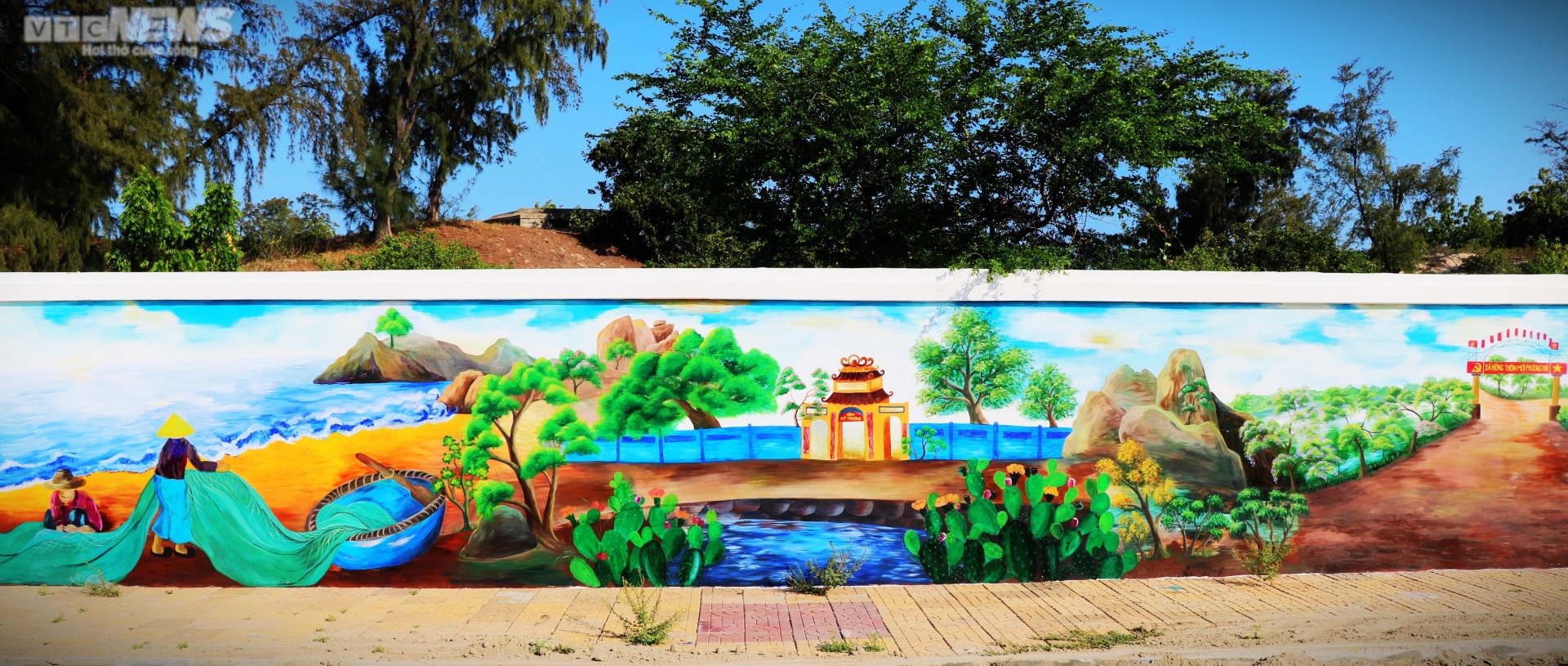 Chiêm ngưỡng bức tường tranh bích họa ven biển Ninh Thuận xác lập kỷ lục Việt Nam - Ảnh 5.