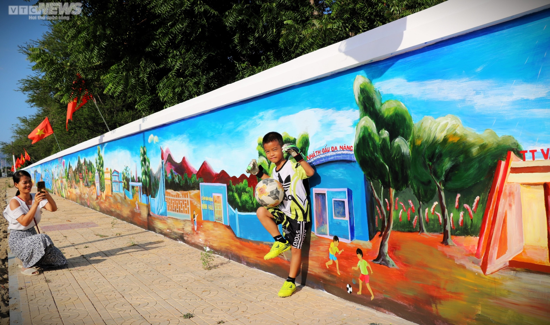 Chiêm ngưỡng bức tường tranh bích họa ven biển Ninh Thuận xác lập kỷ lục Việt Nam - Ảnh 11.