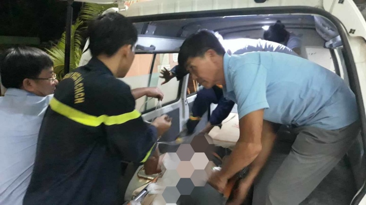 Phú Yên: Xe khách đâm vào nhà dân trong đêm, 4 người thương vong - Ảnh 2.