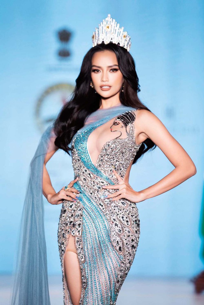 1 năm đương nhiệm bất ổn của Ngọc Châu: Gây tiếc nuối tại Miss Universe, vướng &quot;bão&quot; ồn ào từ chuyện học đến nhan sắc - Ảnh 6.