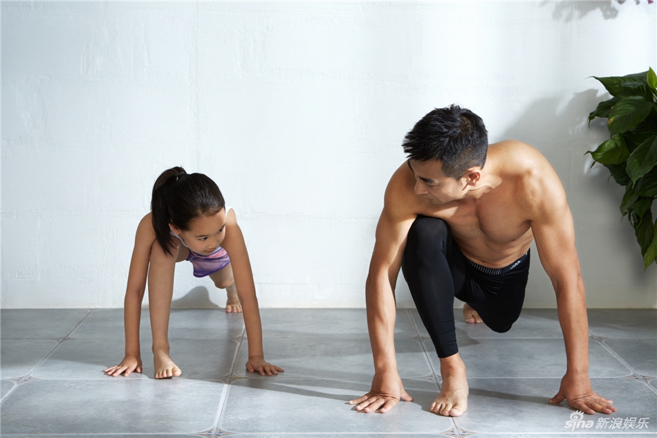 Con gái 16 tuổi của Triệu Văn Trác: Sở hữu chiều cao khủng, thông thạo "cầm kỳ thi họa" - Ảnh 4. Con gái 16 tuổi của Triệu Văn Trác: Sở hữu chiều cao khủng, thông thạo "cầm kỳ thi họa" - Ảnh 4.