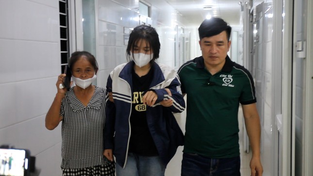 Nữ sinh xin xuất viện đi thi dù đang sốt 39 độ - Ảnh 2.