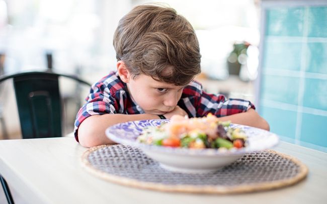 Kén ăn ở trẻ và cách cha mẹ chuẩn bị tâm lý đối diện - Ảnh 1.