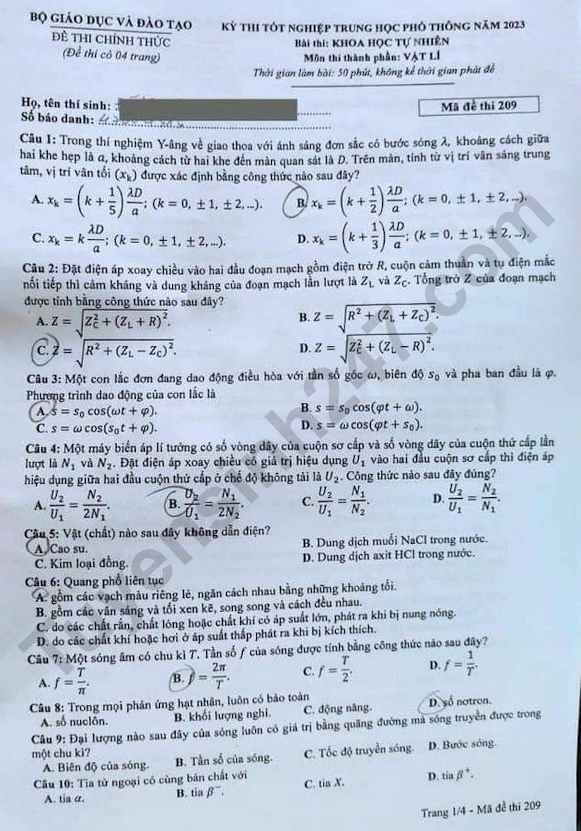 Đề thi tốt nghiệp THPT 2023 môn Vật lí - Ảnh 1.