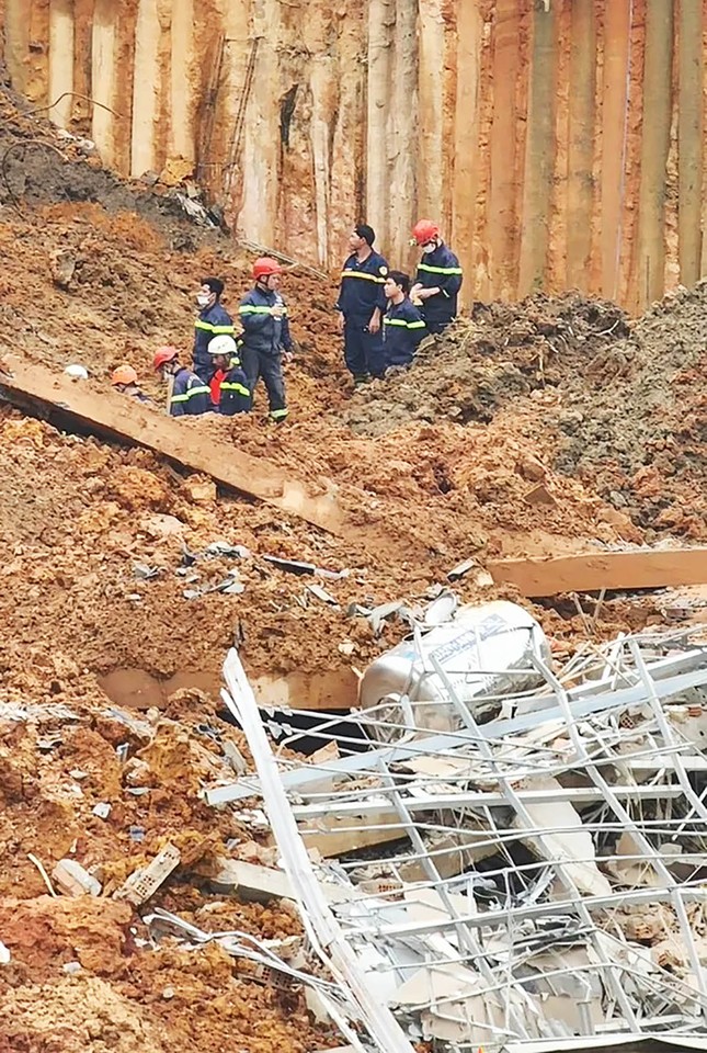 Vụ sạt lở đất kinh hoàng ở Đà Lạt: Tìm thấy thi thể 2 người mất tích - Ảnh 2.
