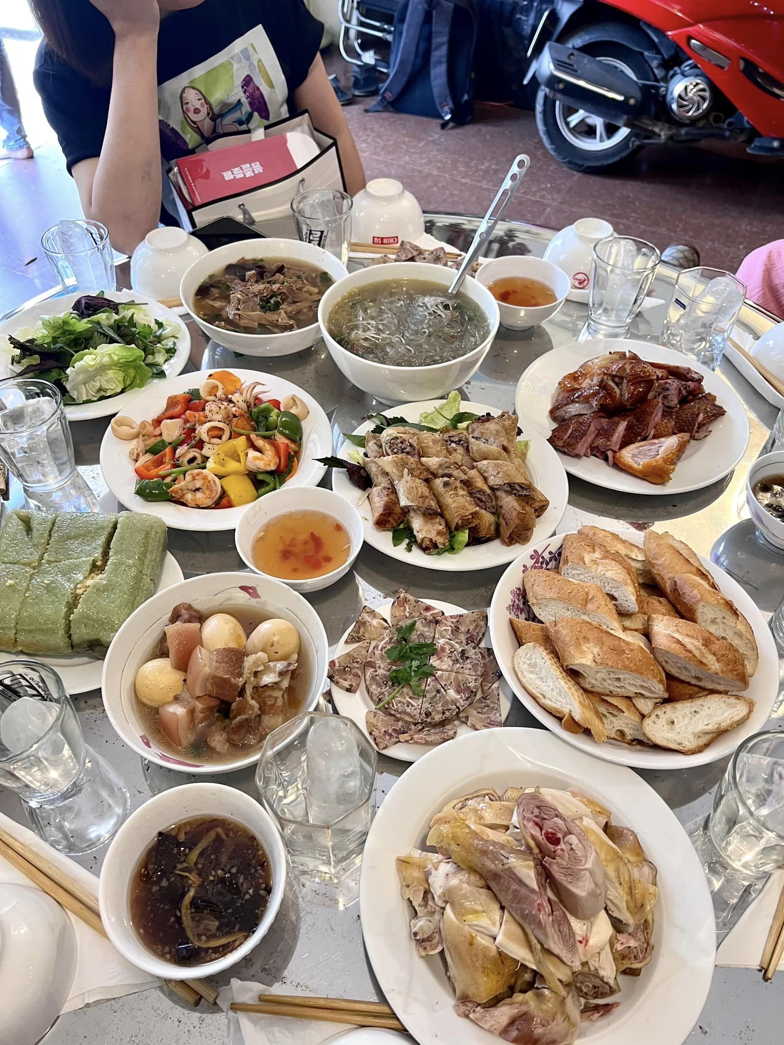 Cô gái Bình Định làm dâu xứ Bắc, về ra mắt bị giao thử thách chặt gà, kết quả bất ngờ - Ảnh 2. Cô gái Bình Định làm dâu xứ Bắc, về ra mắt bị giao thử thách chặt gà, kết quả bất ngờ - Ảnh 2.